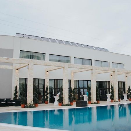 Pik Elegance Hotel Плоещ Екстериор снимка