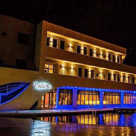 Pik Elegance Hotel Плоещ Екстериор снимка