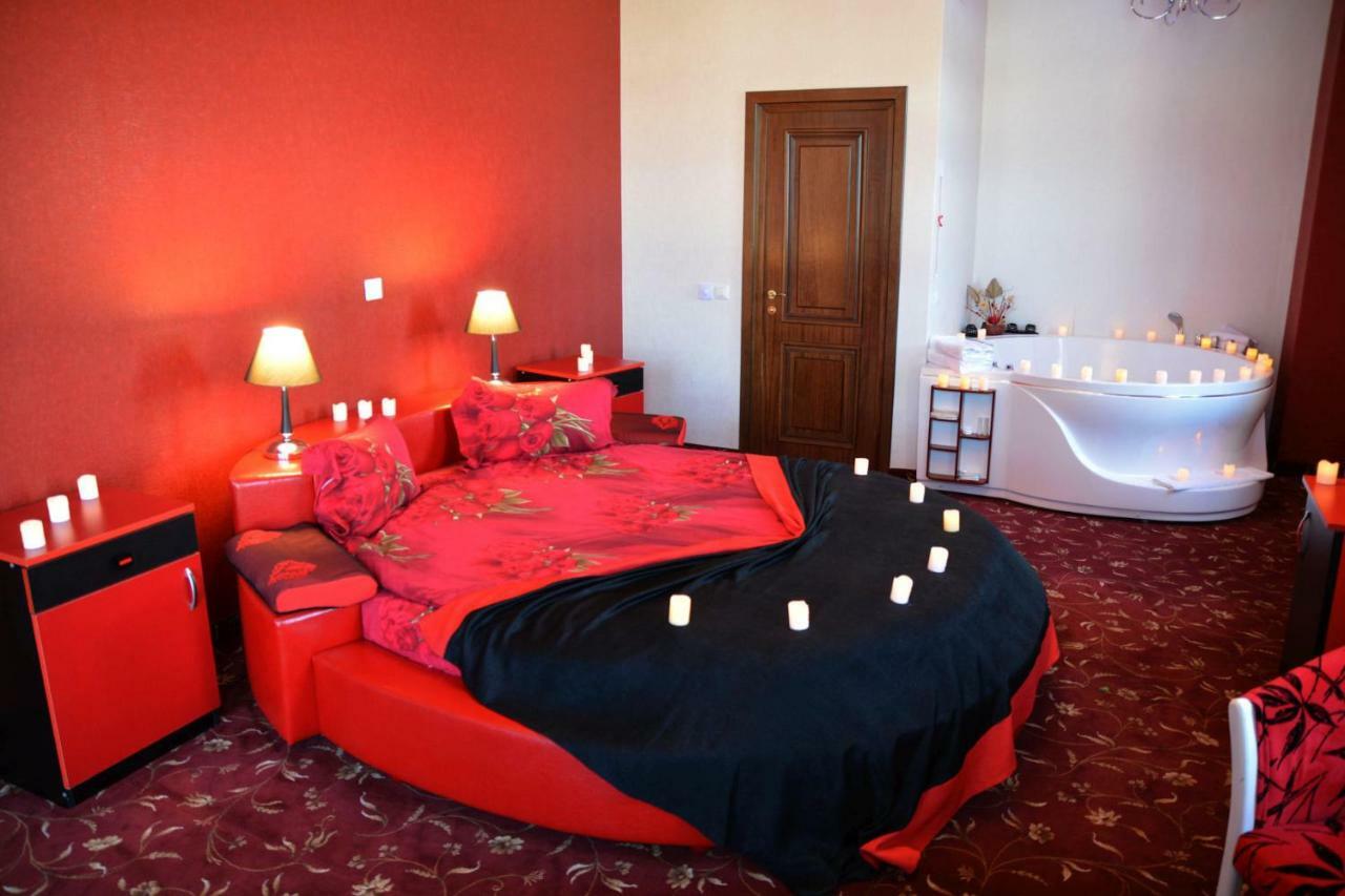 Pik Elegance Hotel Плоещ Екстериор снимка