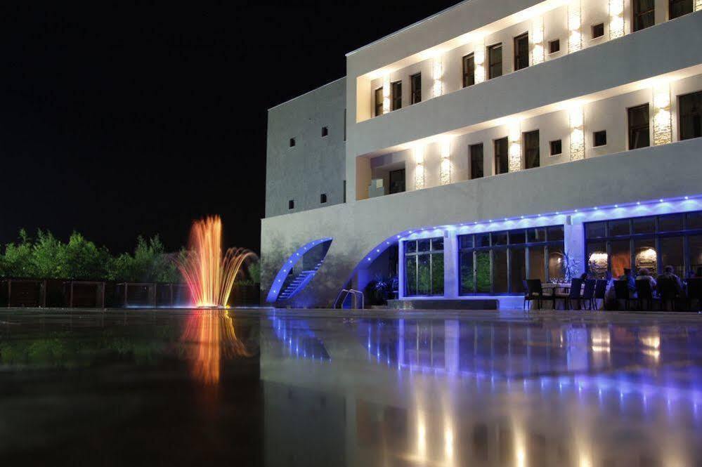 Pik Elegance Hotel Плоещ Екстериор снимка