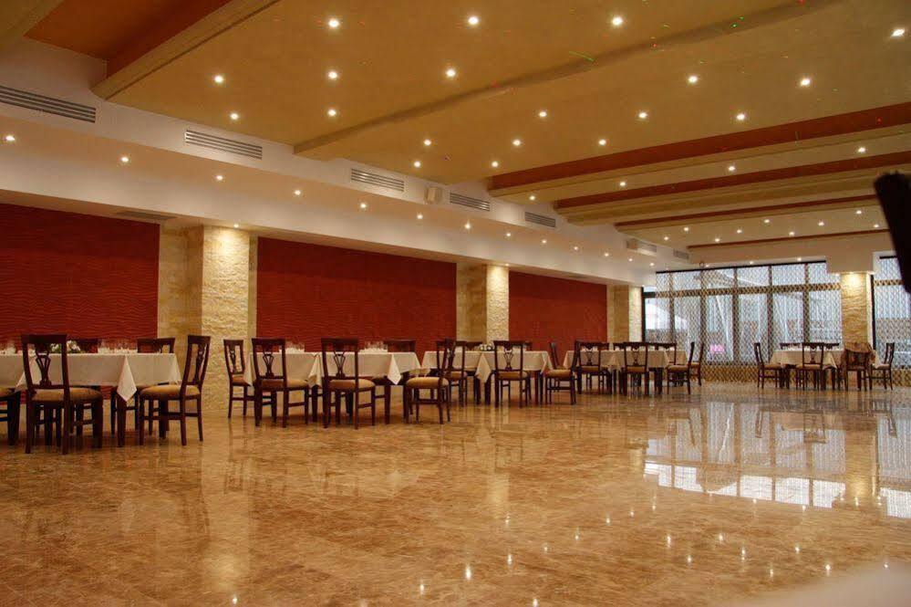 Pik Elegance Hotel Плоещ Екстериор снимка
