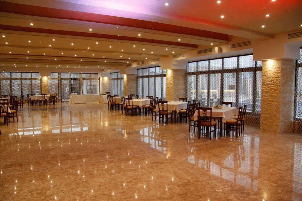 Pik Elegance Hotel Плоещ Екстериор снимка