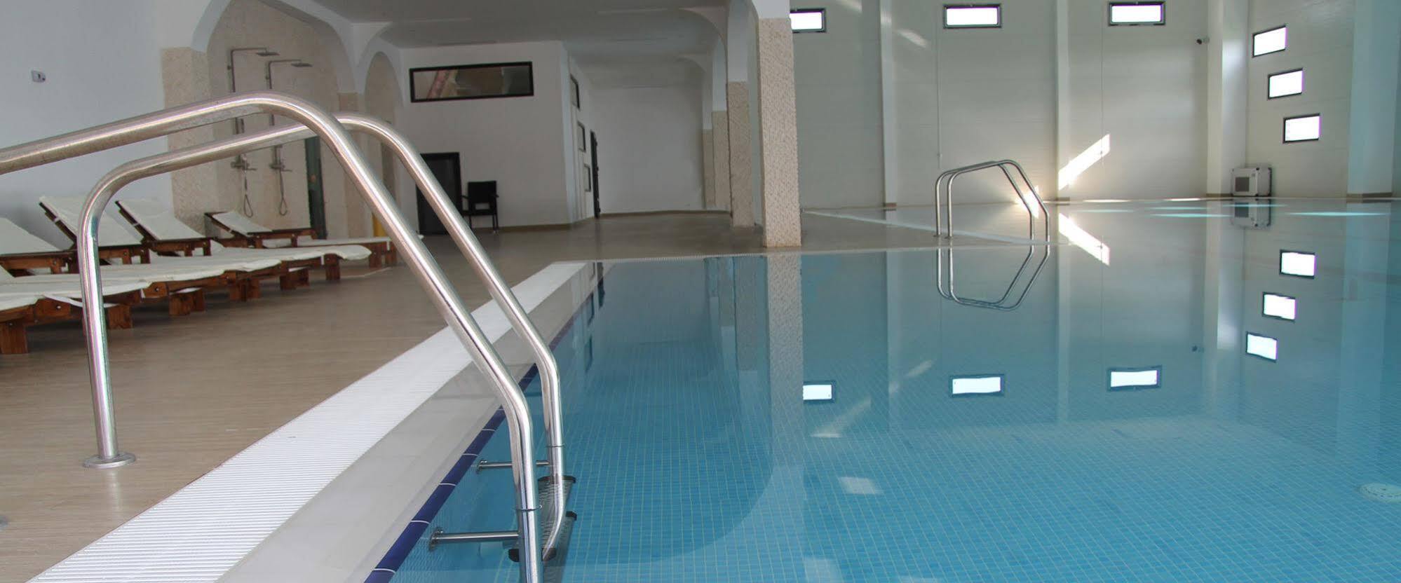 Pik Elegance Hotel Плоещ Екстериор снимка