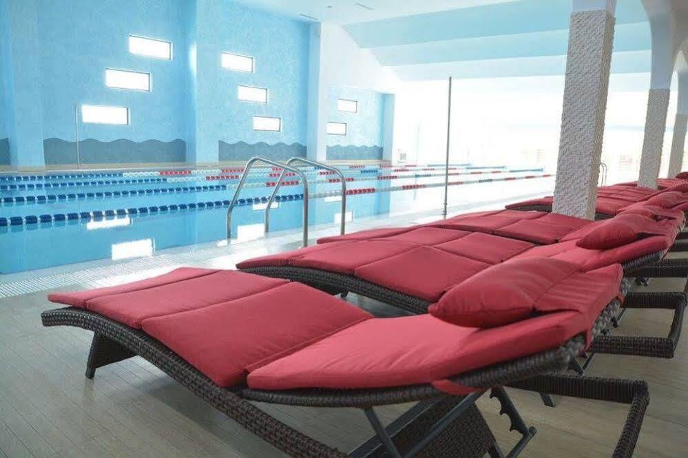 Pik Elegance Hotel Плоещ Екстериор снимка
