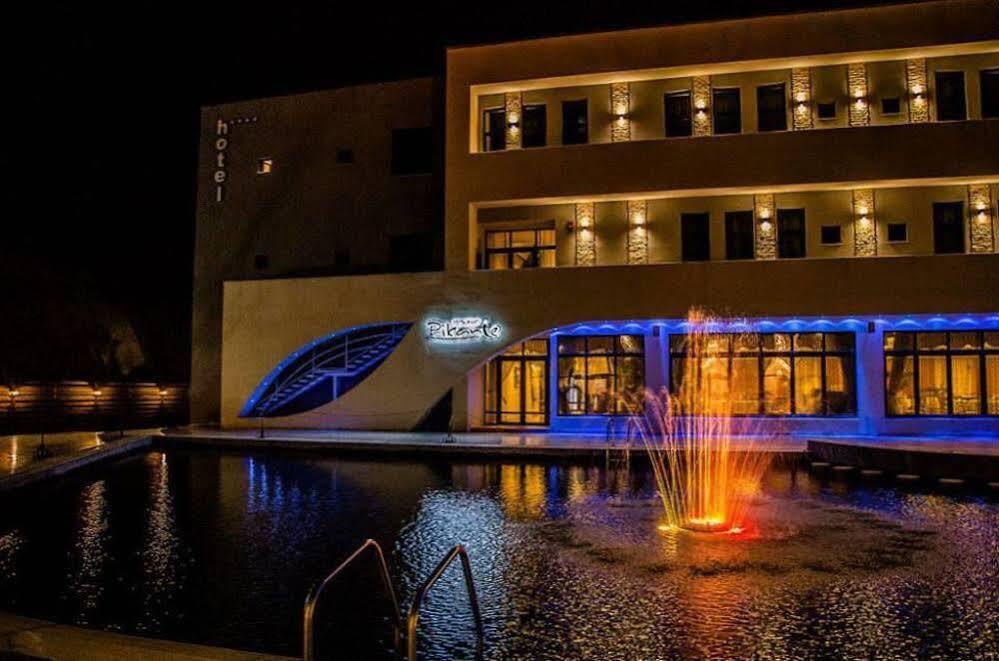 Pik Elegance Hotel Плоещ Екстериор снимка