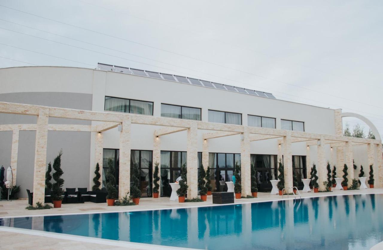Pik Elegance Hotel Плоещ Екстериор снимка