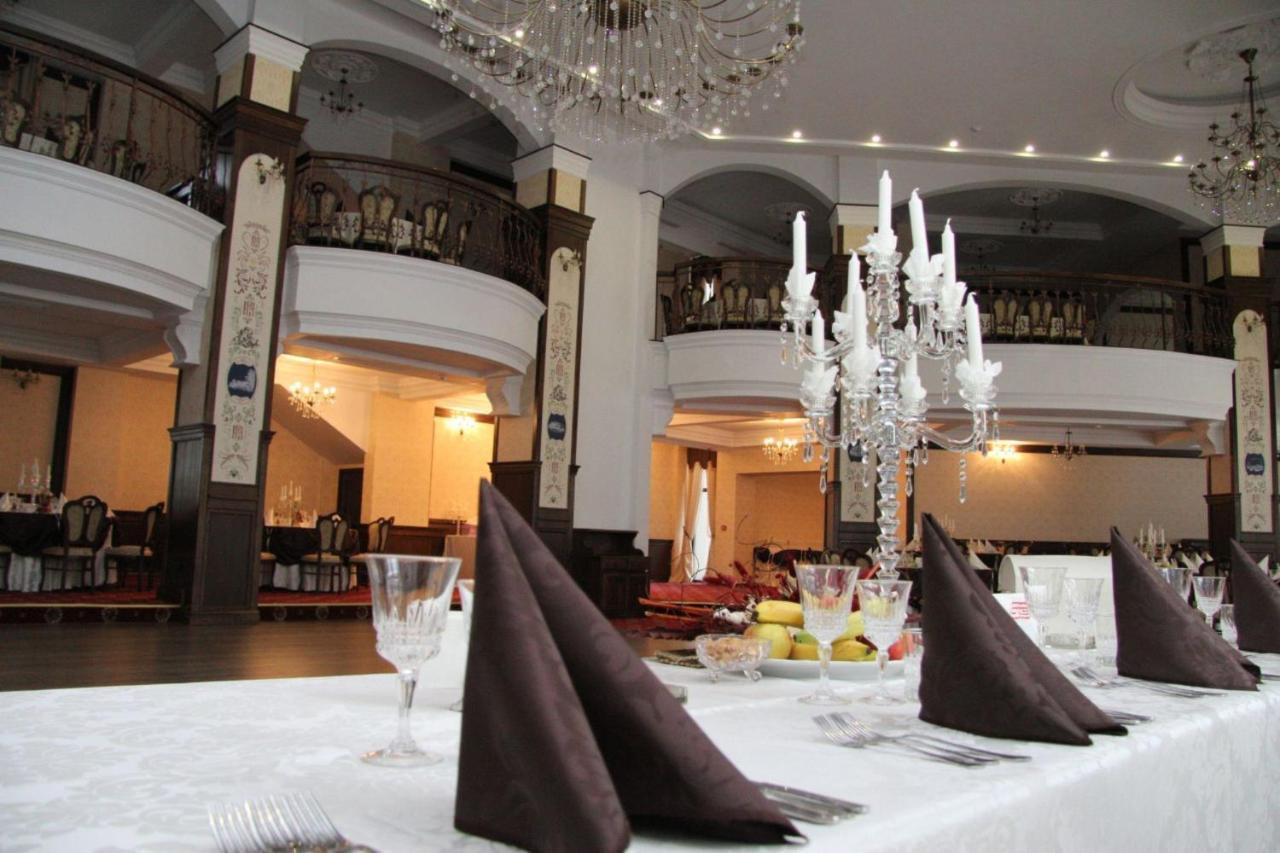 Pik Elegance Hotel Плоещ Екстериор снимка